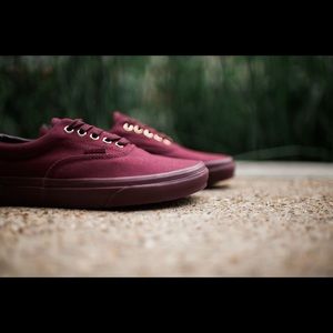 New Era (Gold Mono) Port Royale Size 5 women